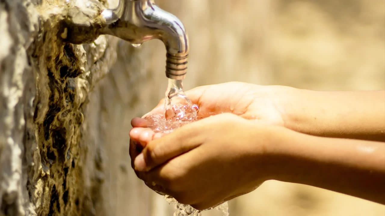 العثور على جثة طفل بكنكوصه بعد وفاته عطشاً في طريقه للانتجاع
