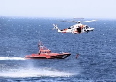فقدان فرنسيين كانا على متن زورق في ساحل طنجة شمال المغرب